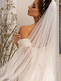 Luxurious Veil with Comb and Pearl Embellishments - 3m