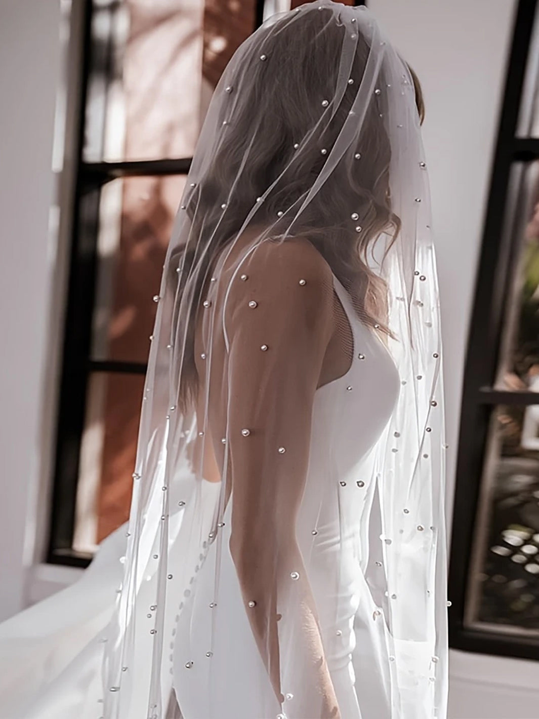 Luxurious Veil with Comb and Pearl Embellishments - 3m